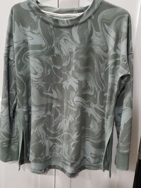 Studio Wonderly Gray Casual Tee